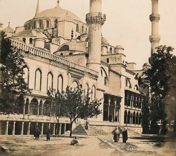 Фото James Robertson, Constantinople. Mosquée Ahmedieh, 1854 г. © Bibliothèque nationale de France [www.expositions.bnf.fr] (http://expositions.bnf.fr/veo/grands/178.htm) 