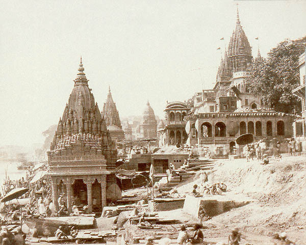 Фото Samuel Bourne, Vishnu Pud and Other Temples near the Burning Gat, Benares, 1865 г. © The American Photography Museum [www.photographymuseum.com] (http://www.photographymuseum.com/bourne.html)
