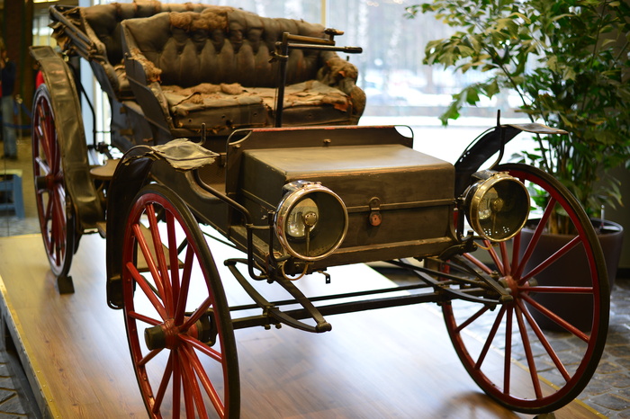 Holsman. Выпускался с 1902 по 1909. Этот автомобиль оснащался 4-цилиндровым 26-сильным двигателем