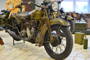 ПМЗ А-750. В качестве прототипа взят мотоцикл BMW. Выпускался с 1935 по 1938 годы. Такой мотоцикл можно увидеть в фильме "Трактористы"