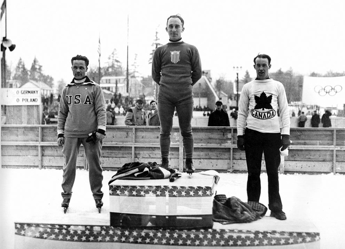 Победители конькобежного забега на  пять км. Lake Placid, 1932 год