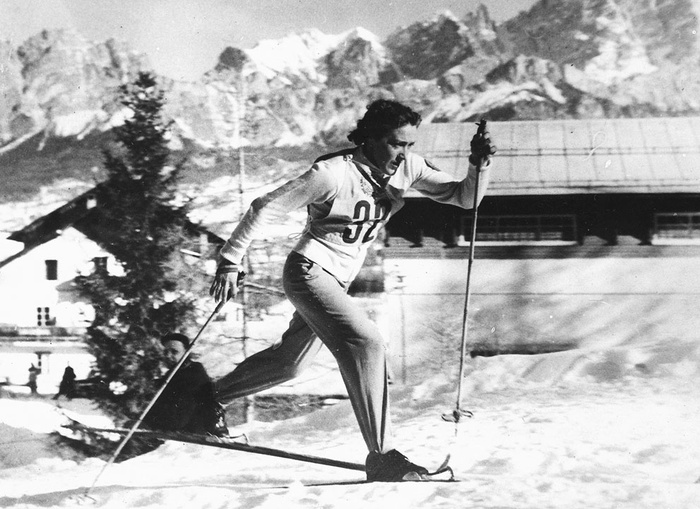 Лыжница Любовь Козырева на дистанции 10 км. 1956 год