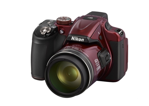 Рычажок зума у Nikon Coolpix P600 продублирован на объективе. Функции этого рычажка можно переназначить в меню.