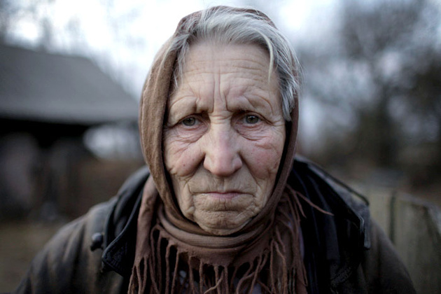 Лида — бывшая медсестра. Родилась и выросла в Редковке. Сейчас она на пенсии. Ее пенсия составляет 1000 гривен. Никаких дополнительных выплат она не получает, несмотря на то, что живет в радиоактивной зоне.