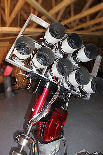 Одно время в телескопе Dragonfly было 8 объективов.