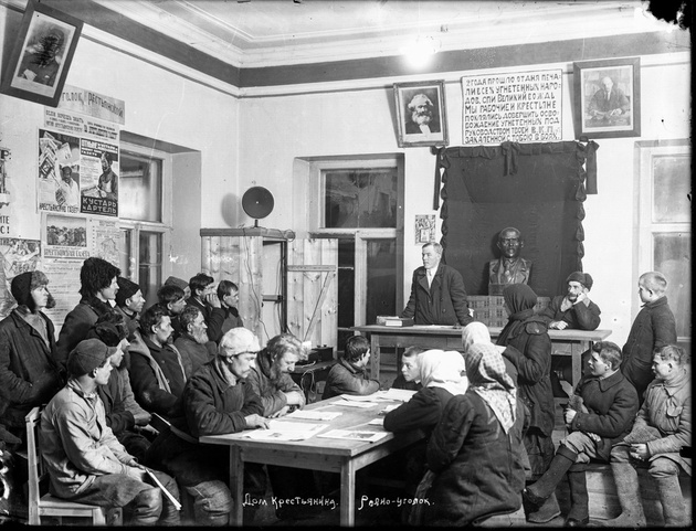 Выступление агитаторов перед крестьянами, 1926 год
