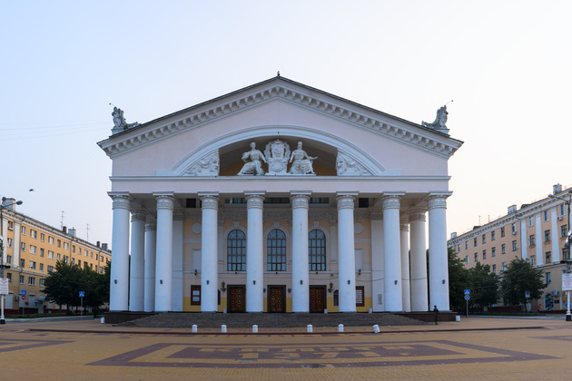 Здание Калужского областного драматического театра. Панорамная склейка из 4 кадров