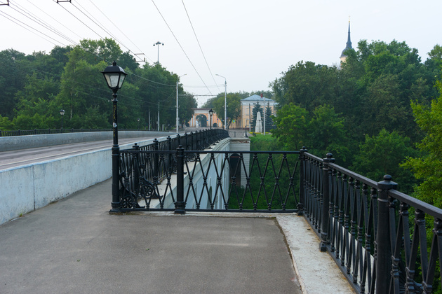 Каменный мост — крупнейший каменный виадук в России.
