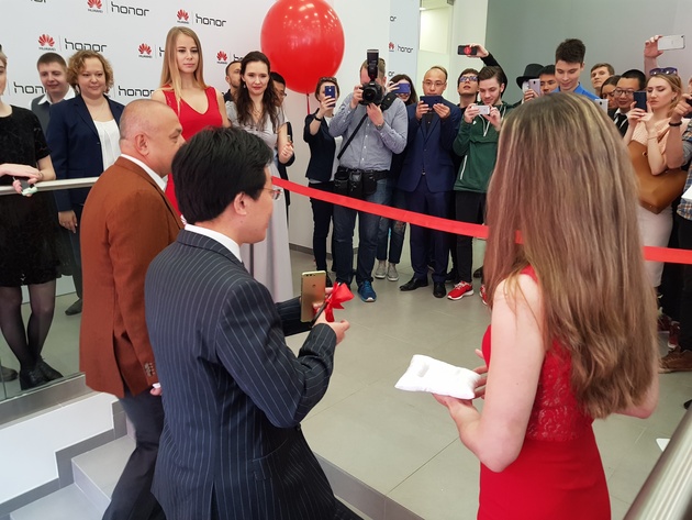 Компания Huawei открыла многофункциональный центр в Москве