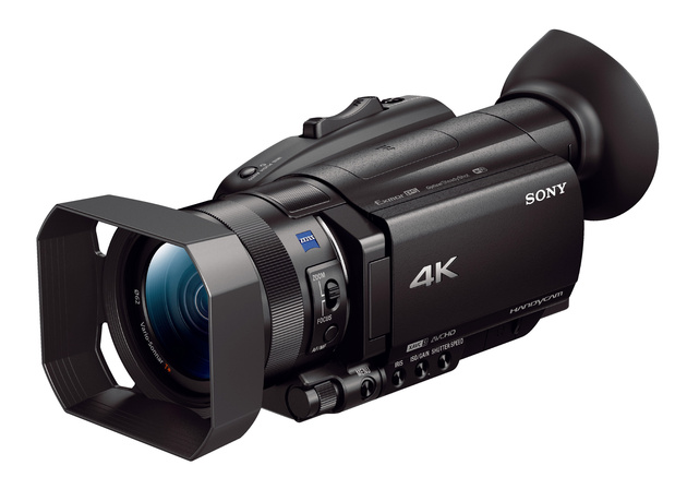 Видеокамера Sony Handycam FDR-AX700 с записью 4К HDR