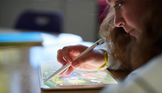 Apple представляет новый iPad 9,7 дюйма с поддержкой Apple Pencil 