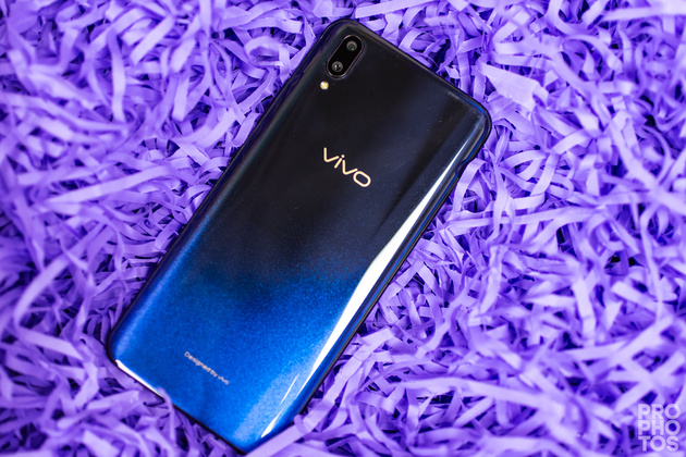 Vivo V11: обзор смартфона