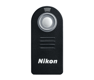 Nikon ML-L3 — простой инфракрасный пульт с одной кнопкой. Работает с камерами Nikon начального уровня, которые имеют инфракрасный приёмник.