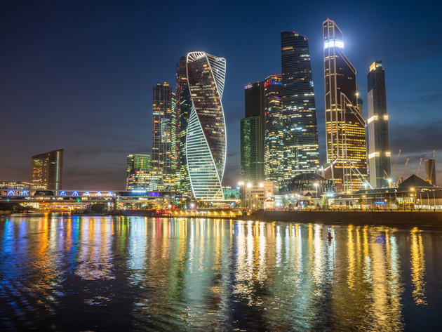 Результат конвертации RAW-версии в Adobe Camera RAW с настройками Highlights -100, Shadows +100, Noise Reduction Color +25.