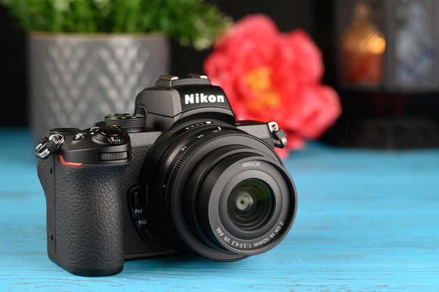 Nikon Z 50 с объективом Nikon NIKKOR Z DX 16-50mm f/3.5-6.3 VR — подходящий комплект для создания таймлапсов.