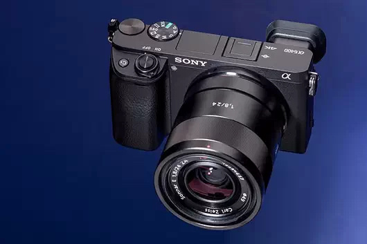 Sony возобновляет выпуск камеры A6400
