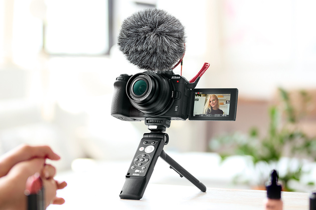 Nikon представил камеру для влогеров и создателей контента