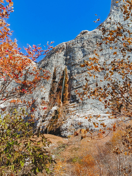 Кадр водопада сделан с использованием двукратного цифрового зума, который отлично помогает в пейзажной съемке, например, чтобы добиться интересного фрейминга
