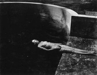 Плывущий акт. Фото Эдварда Уэстона, 1939 г. © Edward Weston 