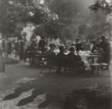 В воскресенье после полудня на Колинском острове. Фото Йозефа Судека, 1924-1926 г.  ©  Josef Sudek  /  Anna Fárová