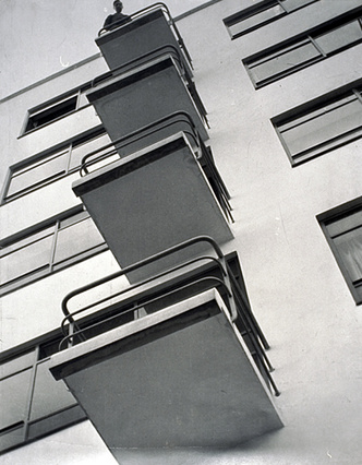 Балконы Баухауза. Фото Ласло Мохой-Надя, 1926 г. © László Moholy-Nagy / 1999 George Eastman House, Rochester, NY