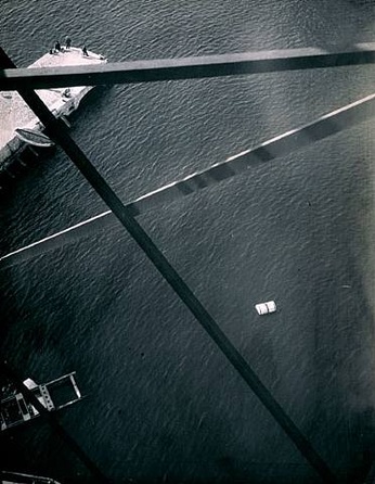 «С моста». Фото Ласло Мохой-Надя, 1925 г. © László Moholy-Nagy 