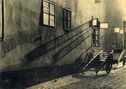«Забытая улочка». Фото Йозефа Судека, 1930 г. © Josef Sudek / Anna Fárová 