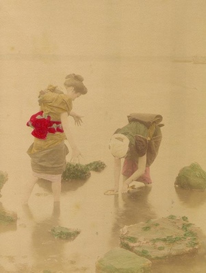 Девушки ловят рыбу. Неизвестный автор © 1999-2008 George C. Baxley