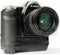 Профессиоанльный пленочный аппарат Canon EOS 1 можно считать прародителем всех современных топ-камер фирмы.