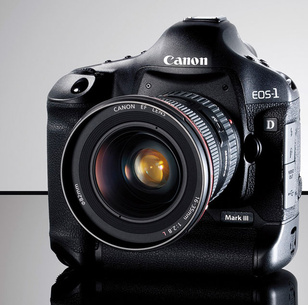 Профессиональная 21-мегапиксельная камера Canon EOS-1Ds Mark III с полноразмерной матрицей была представлена в августе 2007 года.