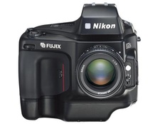 Nikon E2 — cовместная разработка с компанией Fijifilm