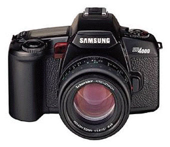Первой зеркальной камерой Samsung была пленочная неавтофокусная модель SR4000