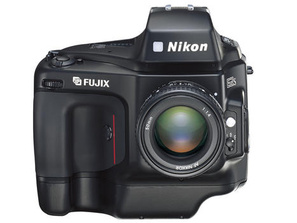 Профессиональная DSLR-камера Nikon E2 с электронной «начинкой» Fujifilm, 1994 год