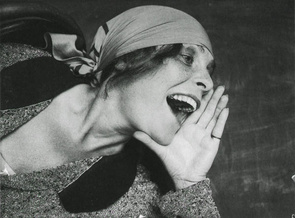 Фото Александра Родченко. Лиля Брик. Снимок для рекламного плаката. 1925г.