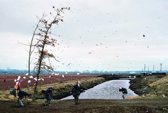 Внезапный порыв ветра. По мотивам Хокусаи. 1993г. © Jeff Wall Галерея Тейт, Лондон
