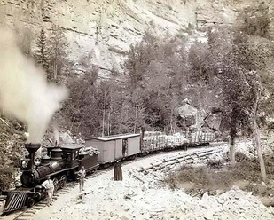 Фото John C. H., Steam Locomotive in the Black Hills, 1890 г. © Old Picture [www.old-picture.com] (http://www.old-picture.com/old-west/Locomotive-Steam.htm) 