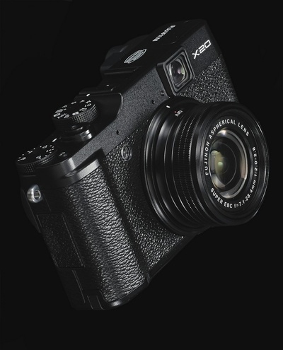 В Fujifilm X20 применяется объектив с 4-кратным оптическим зумом