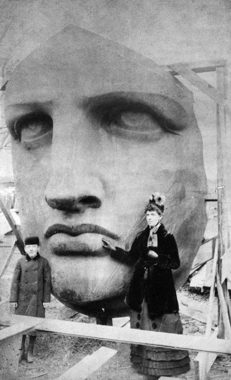 Во время сборки статуи свободы, 1885г.