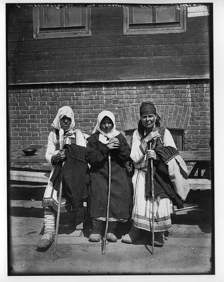 Типы богомолок в Серафимо-Понетаевском женском монастыре 1904 г. Негатив 18х24 см