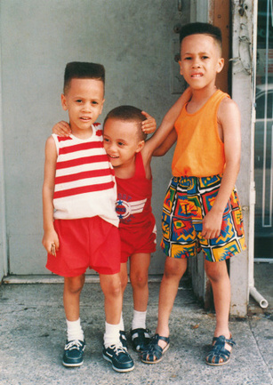Jamel Shabazz. Три брата только что из парикмахерской. 1988