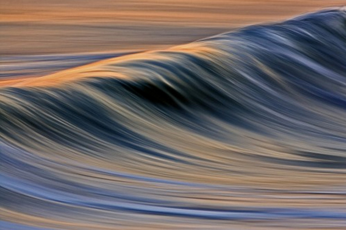 Blue Wave Right © David Orias