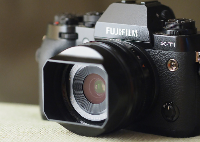 Fujinon XF 18mm F2 R с блендой