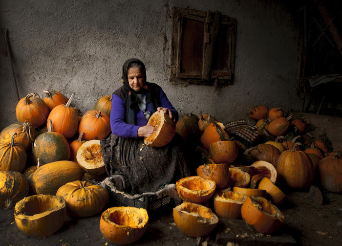 Lady with pumpkins © Mihnea Turcu