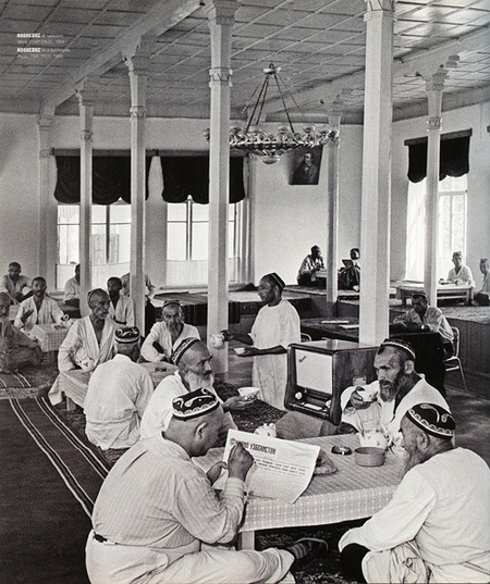 "В чайхане", фото ИТАР-ТАСС, 1958 год