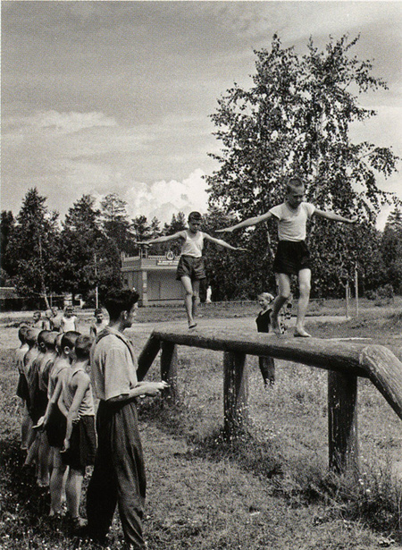 "На физкультурных занятиях", фото ИТАР-ТАСС, 1958 год