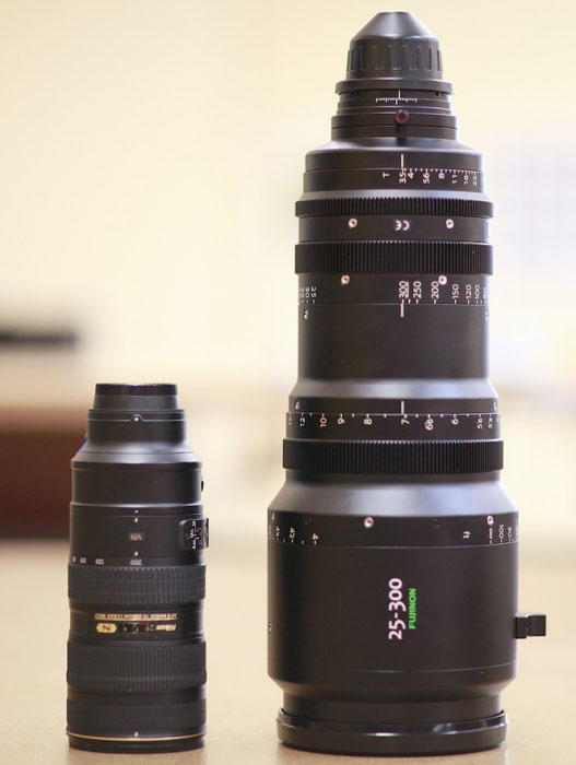 Объектив Fujinon 25-300mm (справа) и Nikon 70-200 f/2.8 VR II