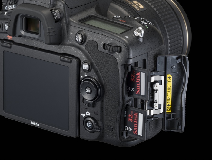 Nikon D750 работает с двумя картами памяти формата SD