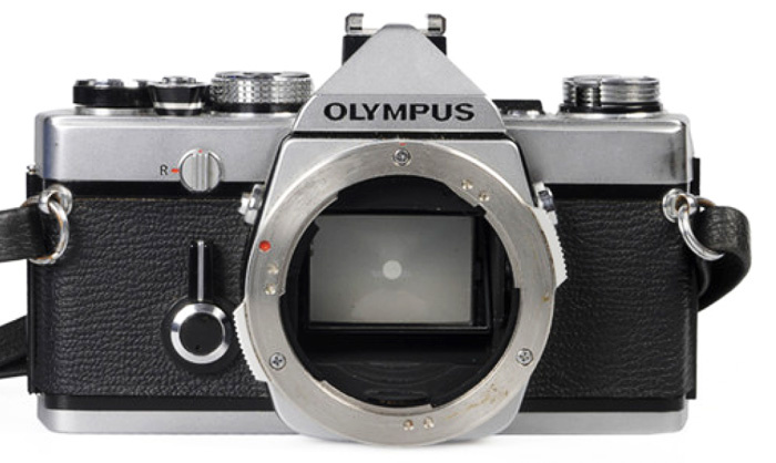 На этой иллюстрации - "полнокадровая" пленочная камера Olympus OM-1