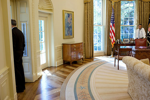 Белый Дом попросил журналистов не снимать селфи с Бараком Обамой и Принцем Уильямом
