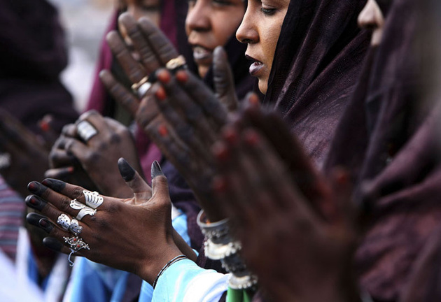 Женщины-туареги во время визита президента Алжира Абдельазиза Бутефлика в Таманрассет.